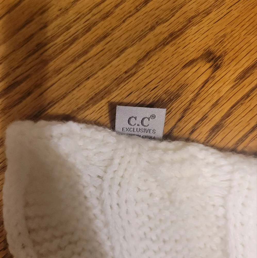 C.C White Off White Cable Knit Scarf